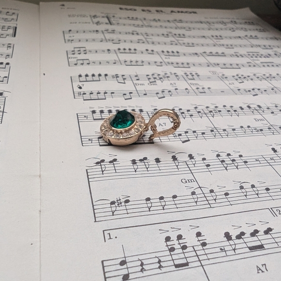 Gold and Green Pendant Necklace Charm - Picture 4 of 7